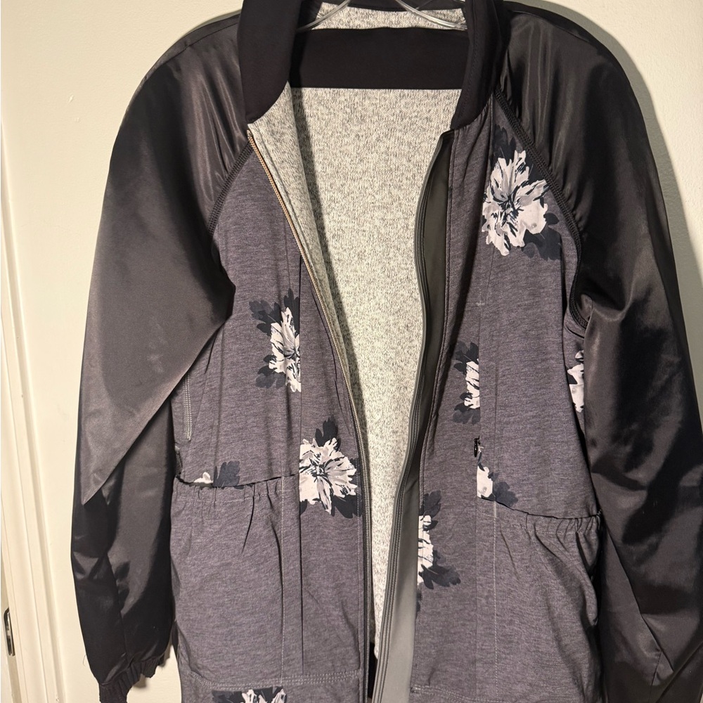 Lululemon Both Ways Atomic Floral Jacket - Picture 14 of 14